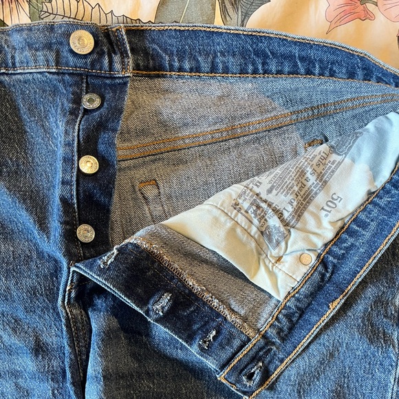 Levi’s 501® Original Women's Denim Short (Plus Size 16) - Picture 7 of 8